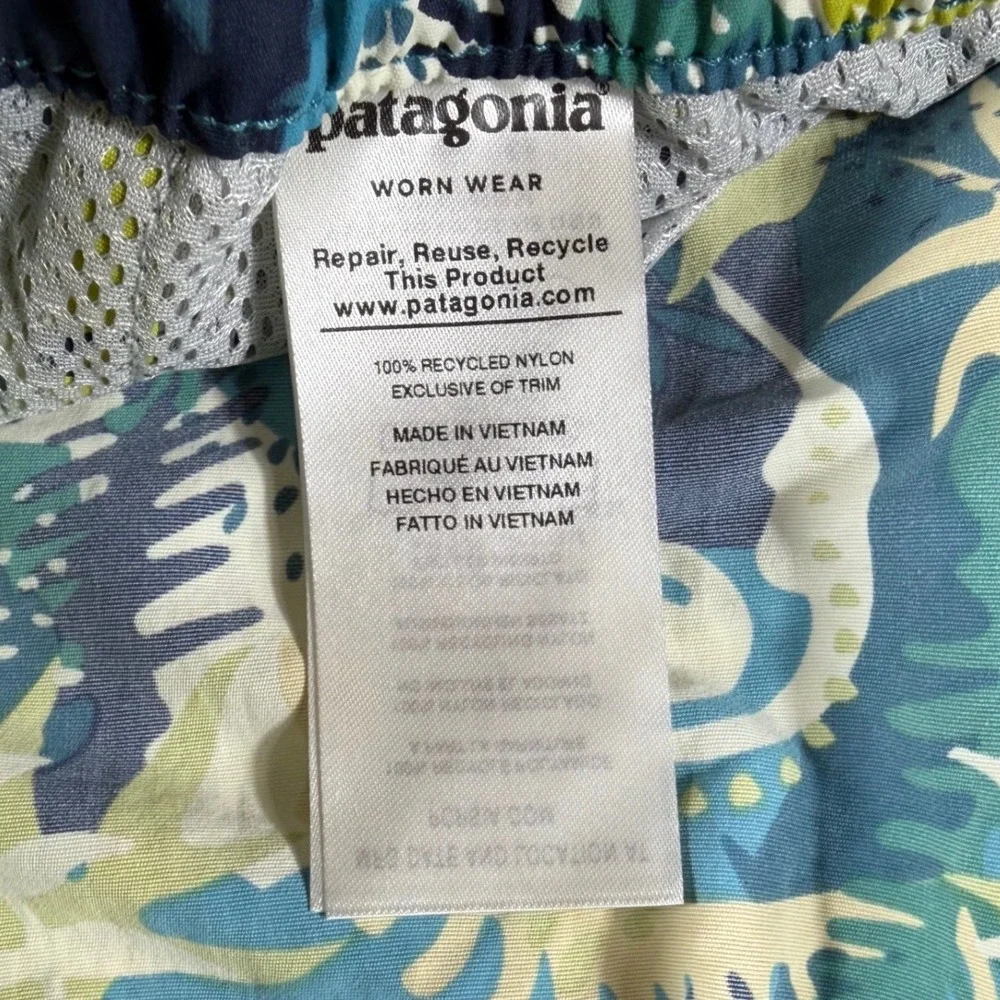 Patagonia Barely Baggies Shorts Womens Medium Wild Waratah Tasmanian Teal NEW